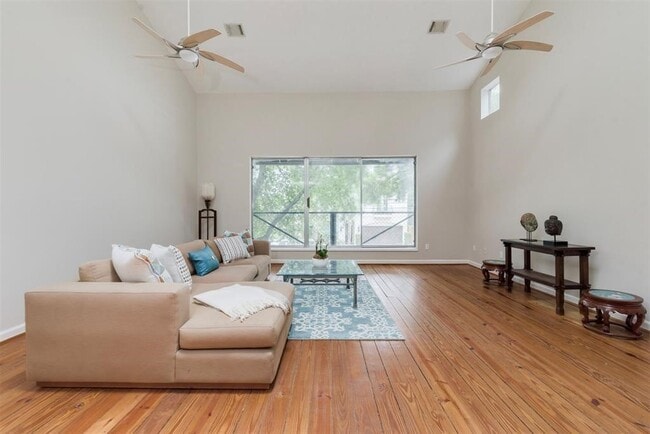 Building Photo - 123 Detering St