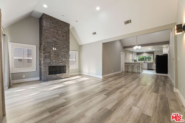 Building Photo - 1112 S Highland Ave