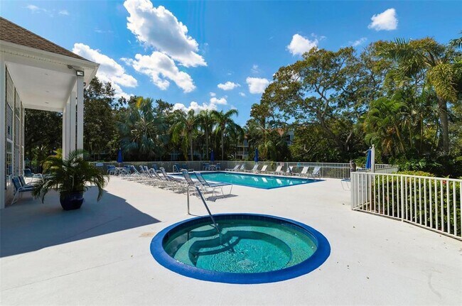 Building Photo - 850 S Tamiami Trl