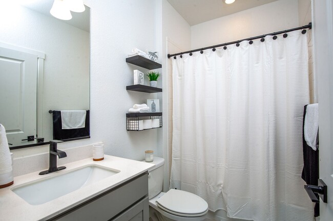 Building Photo - Single Family Home for Rent in Desirable L...