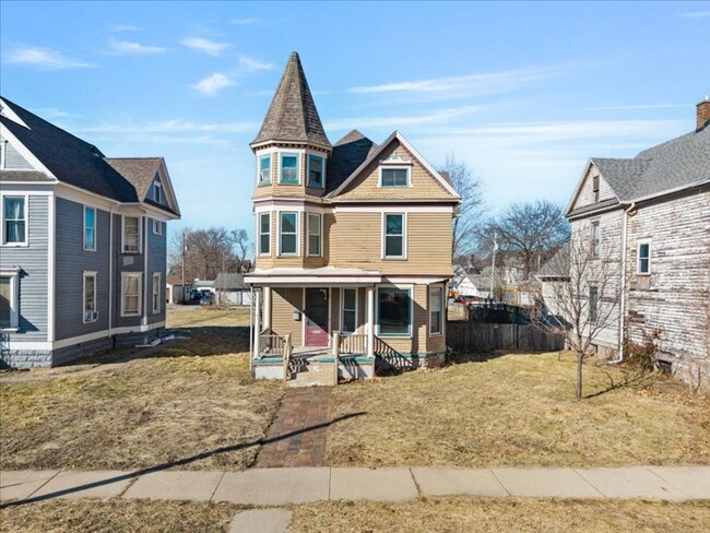 Building Photo - 1517 9th Ave