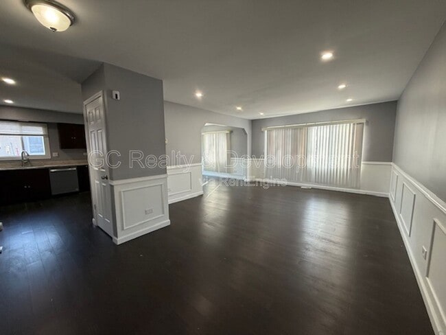 Building Photo - 24 W Ann St