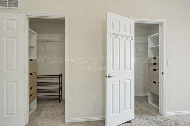 Building Photo - 133 Galapago St