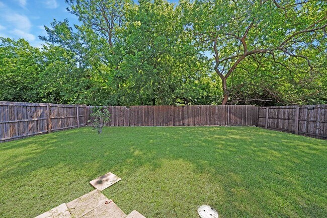Building Photo - 2920 Colorado Dr