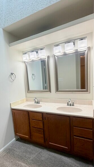 Building Photo - 5837 Norham Dr