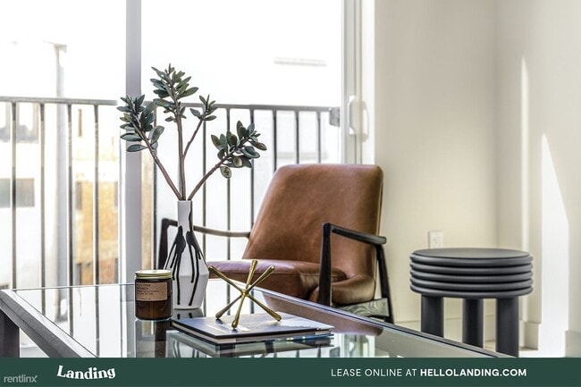 Building Photo - 399 E Sheridan St