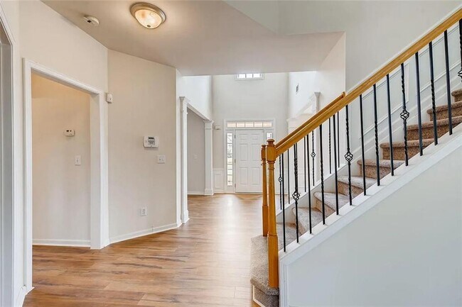 Building Photo - 520 Midhurst Pl