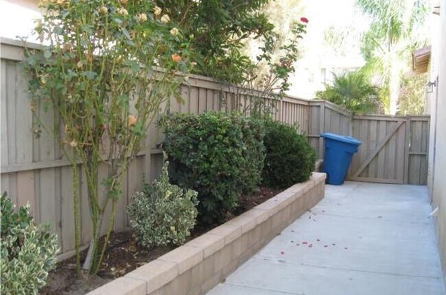 Building Photo - 43093 Teramo St