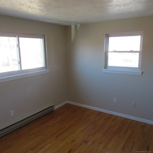 Building Photo - 152 Surrey Dr