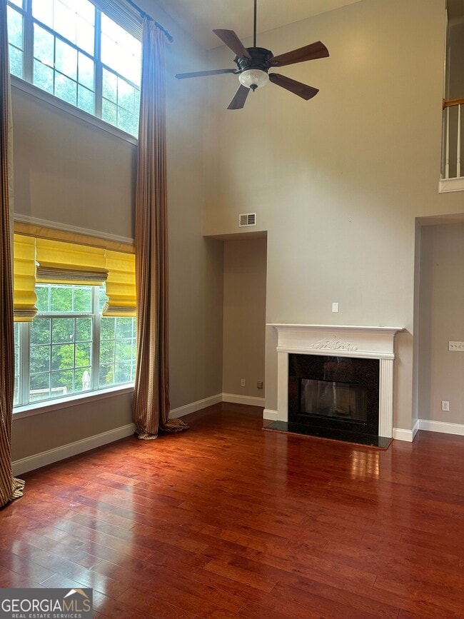 Building Photo - 711 Pine Grove Cir