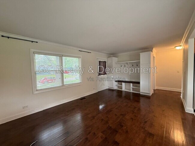 Building Photo - 689 Laurel Ave