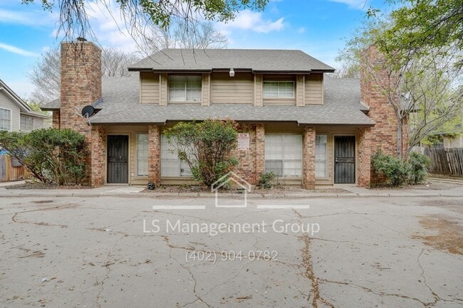 Building Photo - 7523 Oak Chase