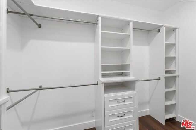 Building Photo - 645 N Sierra Bonita Ave