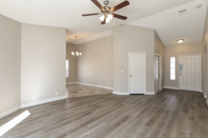 Building Photo - 934 Wagon Train Dr