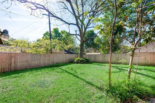 Building Photo - 6310 Ash Oak Dr