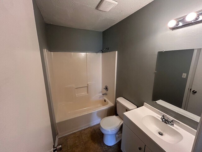 Building Photo - 3br 1BA house with decorative mantle and garage  with move in special for July!