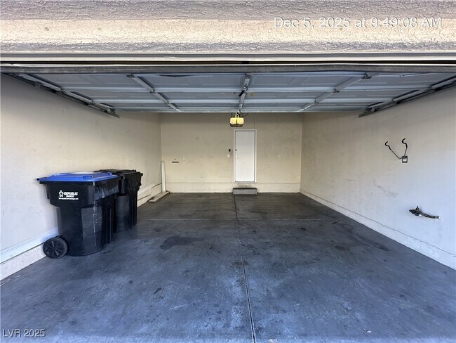 Building Photo - 3413 Robust Robin Pl