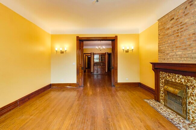 Building Photo - 3351 S Union Ave
