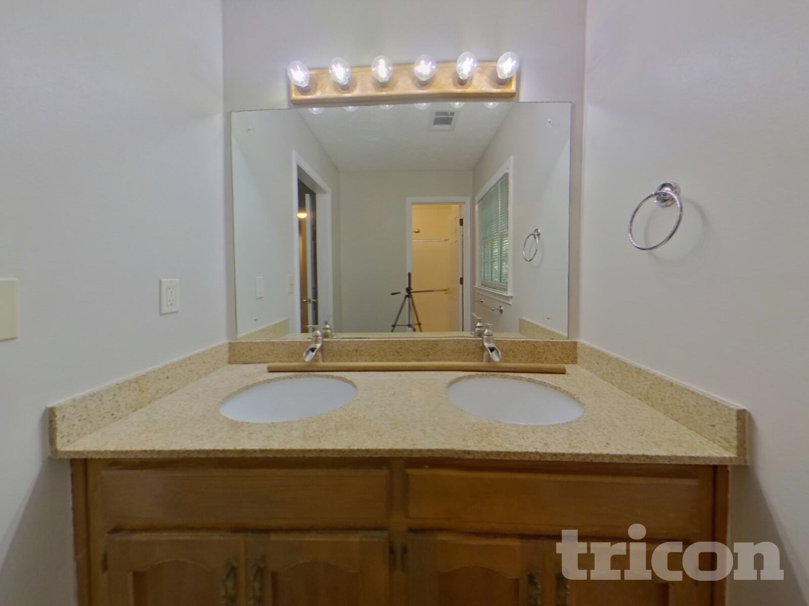 Building Photo - 325 Ridge Ct