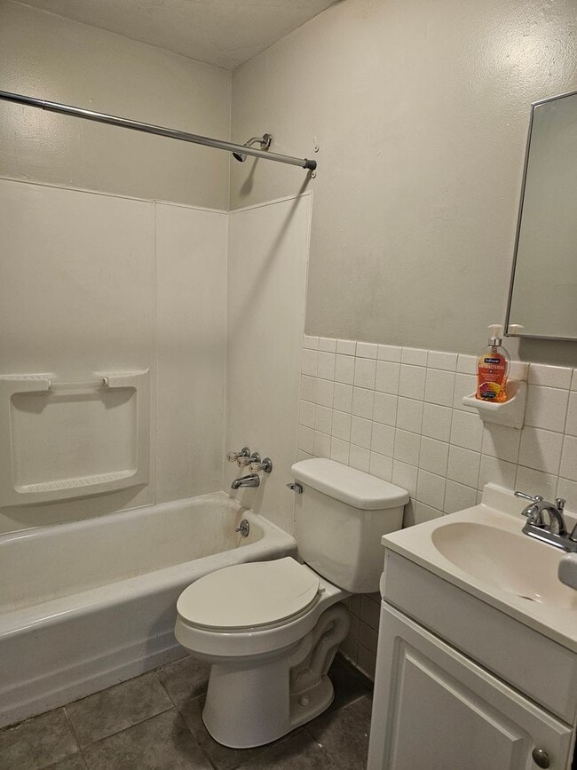 Building Photo - 115 Blakemore Cir