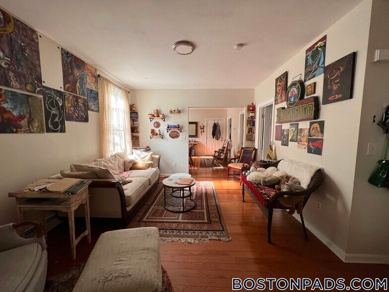 Building Photo - 75 Putnam St
