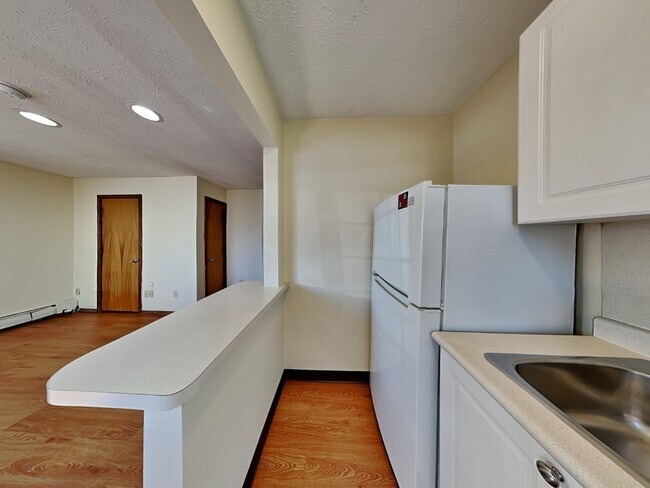 Building Photo - 49 E 14th Ave