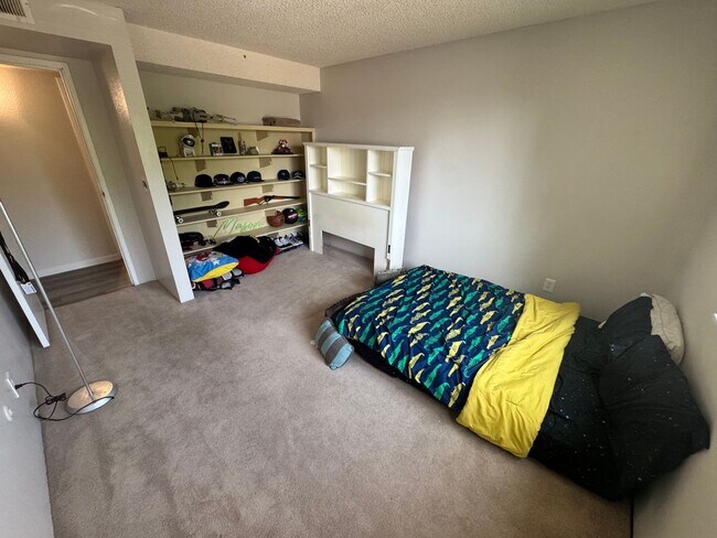 Building Photo - Spacious 2-Bed, 2-Bath Condo in the Heart ...