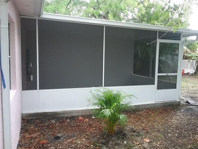 Building Photo - 586 140th Ave E