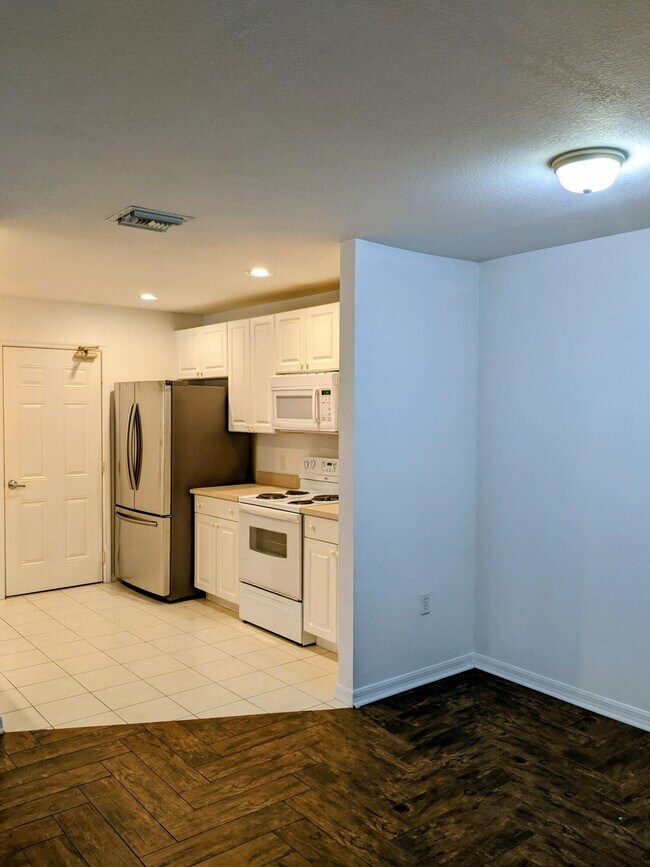 Building Photo - 1804 Blue Heron Ln