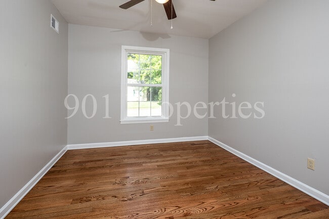 Building Photo - 680 Loeb St