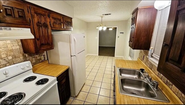 Building Photo - 140 Gerald St