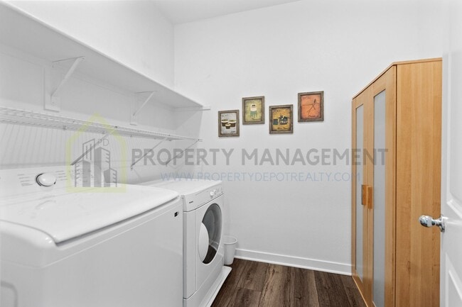 Building Photo - For Rent: Stylish 3-Bedroom Townhouse with...