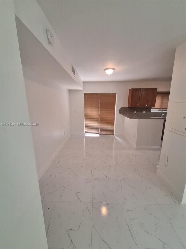 Building Photo - 2931 SE 13th Rd