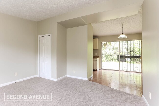 Building Photo - 8645 Samona Dr W