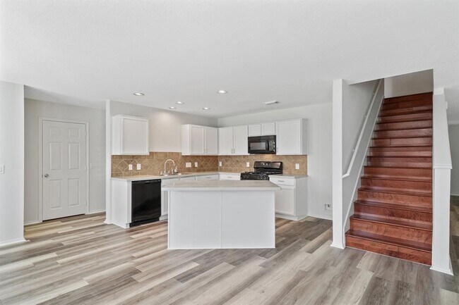 Building Photo - 5826 Kenwood