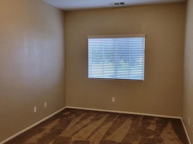 Building Photo - 2274 Purple Finch Ct