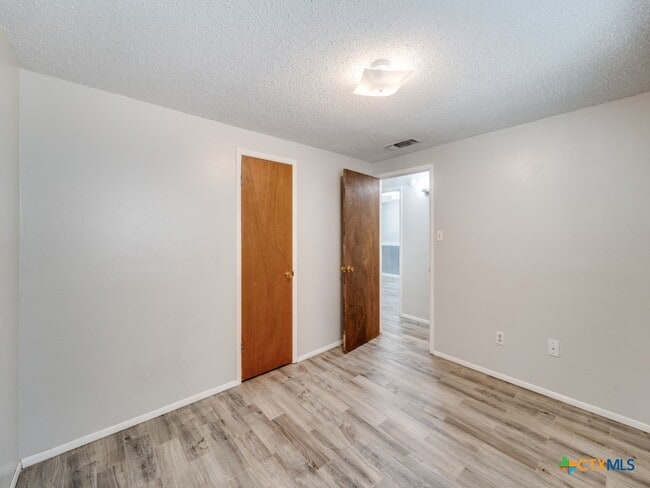 Building Photo - 1351 Spitz Kegel View Dr