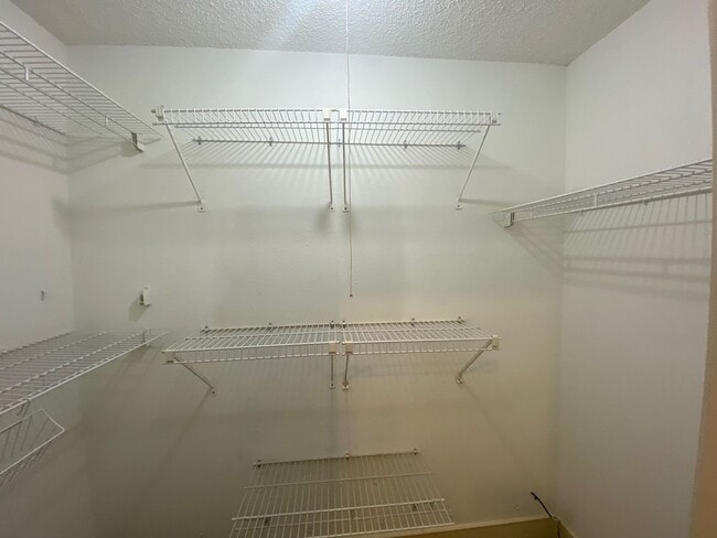 Building Photo - 1730 Beechwood Cir N