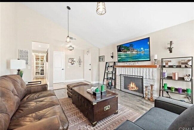 Building Photo - 6831 Foxborough Ct