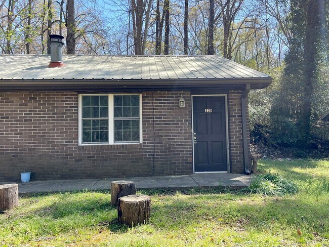 Building Photo - 2 bedroom 1 bath duplex is located off Whitehead Rd!