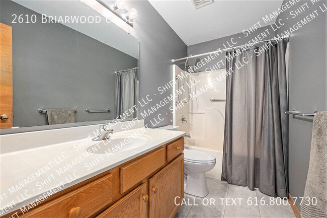 Building Photo - 2610 Briarwood Ct SE