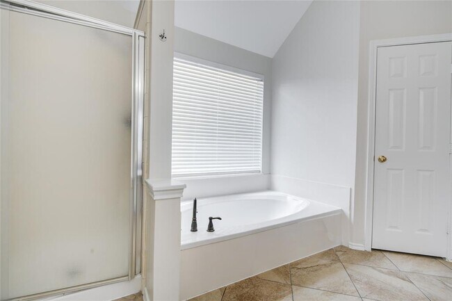 Building Photo - 6106 Grand Glen Ct