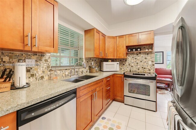 Building Photo - 7548 SW 58th Ave