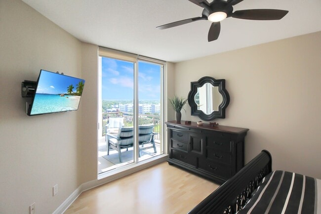 Building Photo - 800 N Tamiami Trl