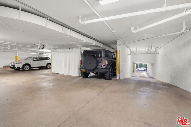 Building Photo - 8601 W Knl Dr