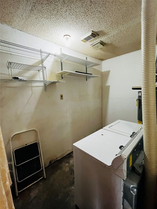 Building Photo - 13421 Utica St