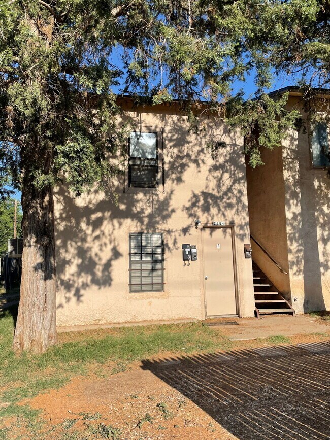 Building Photo - 2 Bedroom in Tech Terrace!