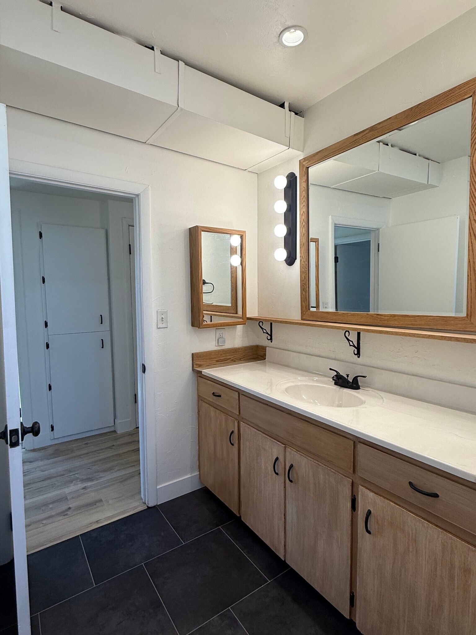 Building Photo - 6828 W Kirkwood Dr