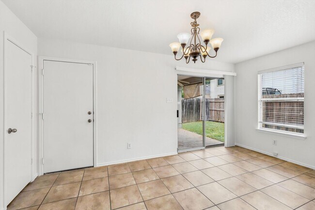 Building Photo - Freshly Painted 3 bedroom home!