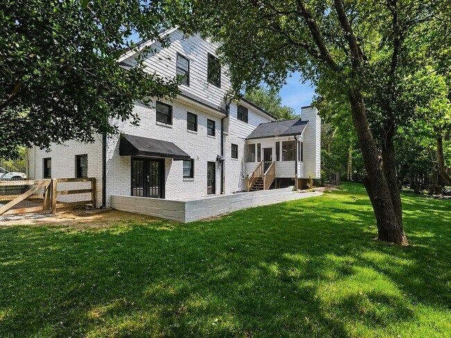 Building Photo - 1350 Battleview Dr NW